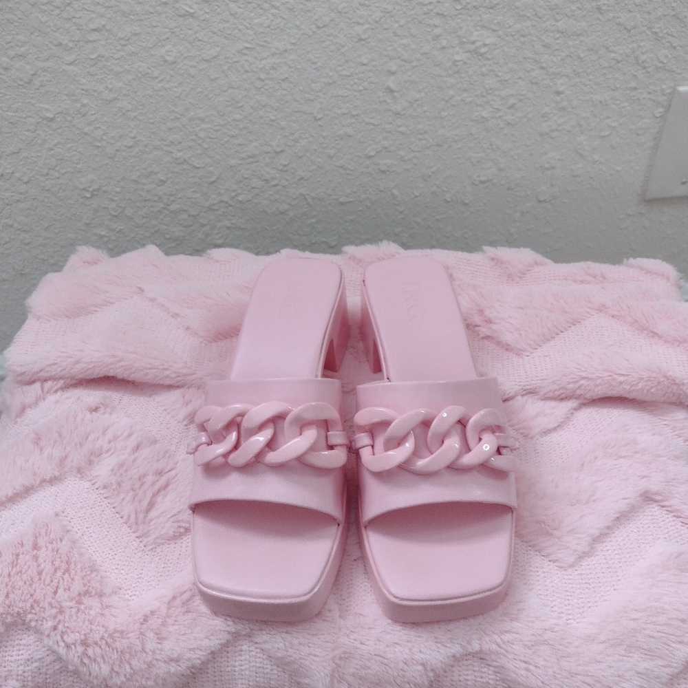 Shoes - Picture 4 of 4